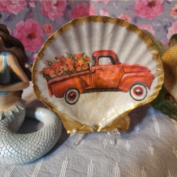 DECOUPAGE PICK UP TRUCK WITH FLOWERS - Picture 1 of 3